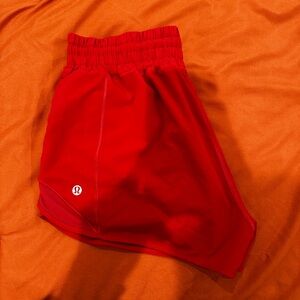 Lululemon Hotty Hot Low Rise Lind Short 2.5